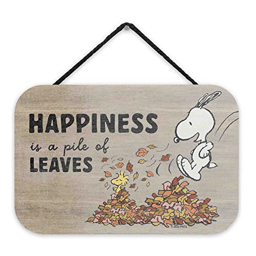 Peanuts Snoopy Happiness Is a Pile of Leaves Hängende Holz-Wanddekoration – niedliches Snoopy-Schild für Herbstdekoration von Open Road Brands