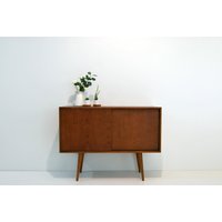 Modernes Mid-Century-Sideboard, Schallplattenaufbewahrung, Medienkonsole, Plattenkabine, Mid-Century-Möbel, Sandinavian-Design, Retro von OportoNordico