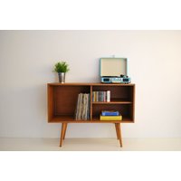Schallplattenaufbewahrung, Mid-Century Modern Sideboard, Medienkonsole, Plattenkabine, Mid-Century-Möbel, Sandinavian-Design, Retro von OportoNordico