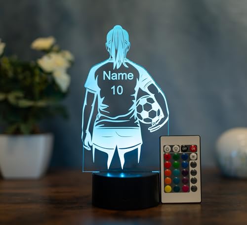 Optechvisual Fußballerin LED Lampe – 3D Nachtlicht mit Farbwechsel & Fernbedienung – LED Tischlampe für Mädchen & Frauen – Fußball Deko Licht – Geschenk für Fußballfans – Acrylglas Made in Germany von Optechvisual