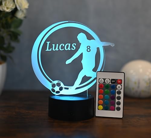 Optechvisual Personalisierte Fußball Lampe – LED Nachtlicht & Tischlampe mit Batteriebetrieb & Kabelanschluss – Geschenk für Fußballer, Jugendliche & Erwachsene – Fußball Deko fürs Zuhause von Optechvisual