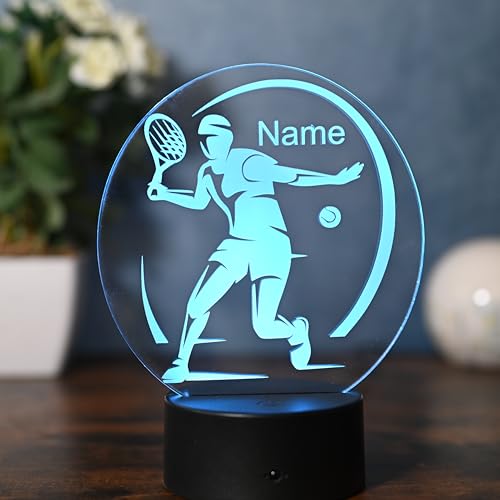 Optechvisual Personalisierte Tennis LED Tischlampe – Geschenkidee für Tennisfans – Nachtlicht & Deko fürs Wohnzimmer, Schlafzimmer & Kinderzimmer von Optechvisual