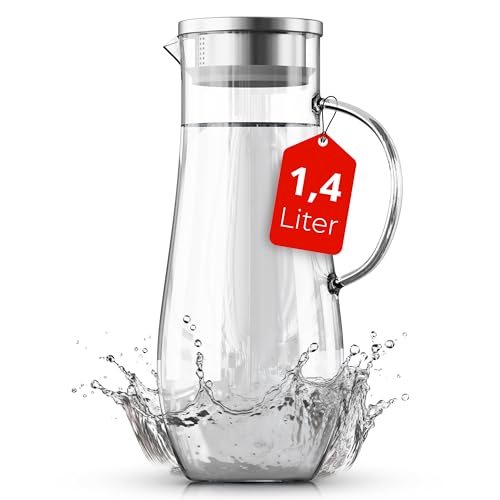 Kühlschrankkrug Glaskaraffe ca. 1,4 L mit Deckel Ausgießer und Sieb - Wasserkrug Saftkaraffe hitzebeständig transparent Ø 10,5 x 24cm hoch - Behälter Krug Karaffe für alle Getränke von Oramics