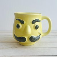 Vintage Becher Mit Schnurrbartschutz/Gelb-Schwarzer Oder Zahnbürstenhalter Vintage Becher Mit Schnurrbartschutz/Gelb-Schwarzer Oder Zahnbürstenhalter von OrangeBlossomVntg