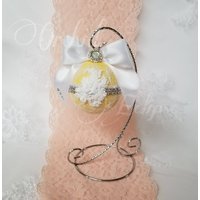 Handgemachte Gelbe Weihnachtskugel Mit Guipure Strass Baum Ornament von OrchidEclipse