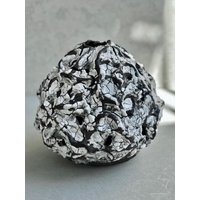 10'' Strukturierte Keramikvase | Skulpturale Handmade Herzstück Wabi-Sabi Erdige Wohnkultur Kunstobjekt Wie Drachenei Krakelee-Glasurkunst von OrelCeramics