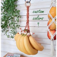 Bananenaufhänger Boho Küchendekor Makramee Aufbewahrung Obsthalter Über 30 Farben Aus Recycelter Baumwollschnur Natürliche Materialien von OrganicBadger