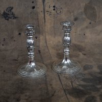 2Er Set Silberne Kerzenhalter - Paar Kerzenständer Vintage Altar Aus Glänzendem Metall von Organiccloth