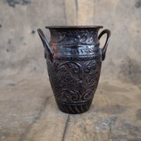 Metallgefäß Vase - Kleiner Krug Topf Mit Griffen Vintage Verzierte Knospe Boho Raumdekor von Organiccloth
