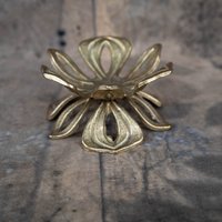 Verzierter Kerzenhalter Gold Kerzenständer Blumen Altar Dekor Geschenk Für Hexe Freund von Organiccloth