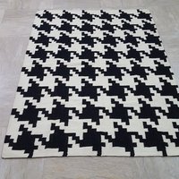 Schwarz-Weißer Teppich, Moderner Kelim-Teppich, Schwarz-Weißer Dhurrie-Teppich, Weißer Und Schwarzer Teppich. Größe 4 Fuß 7 Zoll X 6 5 von OrientalsArt