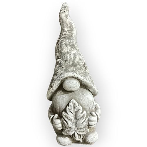 Steinfigur - Wichtel Paul mit Blatt vor dem Bauch - frostsicherer Steinguss aus eigener Produktion von OriginalPaul Skulp & Betondesign