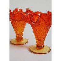 Fenton Amberina Vasen 2Er Set Rot Gelb Orange Hobnail Gerüschter Rand von OriginalVintageGypsy