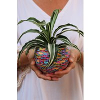 Mittelgroßer Runder Übertopf Für Den Innenbereich Lebendige Farben, Preiswertes Geschenk von OrlyRabinowitz