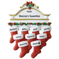 Familie Von 9 - Neun Rote Glitzerstrümpfe, Die Am Mantel Hängen Hand Personalisierte Weihnachtsverzierung von Ornaments247