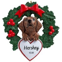 Schokoladen-Labradorhund Im Weihnachtskranz-Personalisierte Verzierung - Braune Labrador-Retriever-Personalisierte Weihnachtsverzierung von Ornaments247