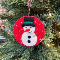 Schneemann Kreis Ornament - Fair Trade Filzwolle, Handgefertigte Weihnachtsdekoration Aus Nepal von Ornaments4Orphans