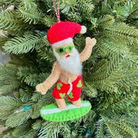 Surfen Santa Weihnachtsbaum Ornament - Filzwolle Fair Trade Urlaub Dekor Handgemacht in Nepal von Ornaments4Orphans