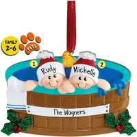 Hot Tub Ornament - Familienpersonalisiertes Weihnachtsgeschenk Whirlpool Spa Outdoor Tubbing Familie Mit Haustieren Geschenk Für Beste Freunde von OrnamentsWithPets