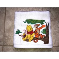 Pooh Und Seine Engsten Freunde Sitzen in Einem Baum-Handtuch - 100% Baumwollhandtuch von OrnersCreations