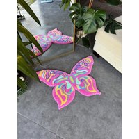 Bunter Schmetterling Flauschiger Handgemachter Getufteter Teppich von OrnnWorks