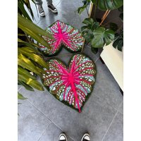 Herzförmiger Caladiumblatt-Flauschiger Handgemachter Getufteter Teppich von OrnnWorks