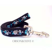 Blauer Schädel & Kreuzknochen | Blau Schwarz Hund Blei Leine - Erhältlich in 3 Größen | S, M, L von OrsonAndOlive