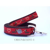 Ich Liebe Wurst | Rot Hund Leine Weiner Dackel Geschenk - Erhältlich in 3 Größen | S, M, L von OrsonAndOlive