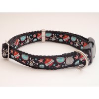 Punk Rock Forever | Schwarz Rot Blau Hundehalsband - Erhältlich in 4 Größen | xs, S, M, L von OrsonAndOlive