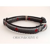 Rote Sterne Bei Nacht Designer Hundehalsband - Erhältlich in 3 Größen | xs, S, M von OrsonAndOlive