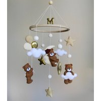 Teddybär Mobile. Baby Junge, Mädchen Bett Mobile Mit Braunbär Auf Dem Mond, Wolken, Goldene Sterne, Luftballons. Personalisiertes Neugeborenes von OsaDecor