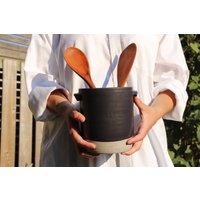 Großer Utensilienhalter, Großer Keramiktopf, Handgemachte Keramik Aus Grauer Steingutglasur in Einer Farbe Ihrer Wahl von OsnatPotteryStudio