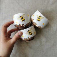 3 Stück Kleine Handbemalte Schalen Mit Biene Für Honig. Bumblebees Met Sauciere 100 Ml Bienen Hummeln Handmade von OsokaArtCeramics