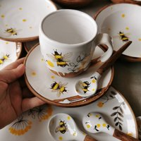 Handgetöpferte Teetasse Mit Untertasse Bumblebee Teeservice von OsokaArtCeramics