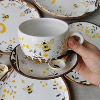 Tasse Mit Biene, Gelbe Kräuter, Becher, Untertasse Und Löffel, Für Kräutertees, Handgefertigte Keramik Tasse, Osokaart, Geschenk Teetasse von OsokaArtCeramics