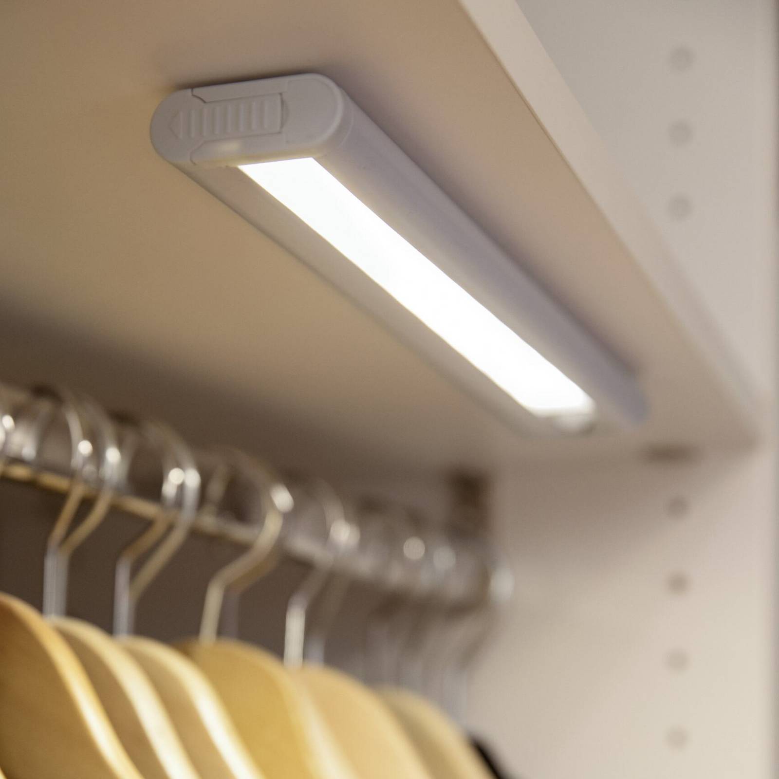 OSRAM LED-Akku-Unterbaulampe LINEAR MOBILE, 30 cm Sensor USB OSRAM LED-Akku-Unterbaulampe LINEAR MOBILE, 30 cm Sensor USB von Osram