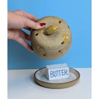 Handgemachte Runde Keramik Butterdose in Zitrone von OssoCeramics