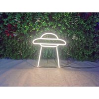 Mini Ufo Neon Zeichen Benutzerdefinierte Led Neonlicht Wand Dekor Anime Hochzeit von Ossyneon