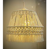 Moderne Handgemachte Pendelleuchte, Deckenleuchte, Boho Leuchte, Handgewebte Leuchte, Boho Dekor, Makramee Lampe, Makramee Lampenschirm von Ostringsattached