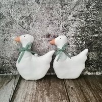 2 Weiße Gänse Aus Stoff Im Tilda Stil - Deko Stoffgans Für Die Herbstdeko Landhausstil 2 Weiße Gänse Aus Stoff Im Tilda Stil - Deko Stoffgans Für Die Herbstdeko Landhausstil von OttosNadelkram