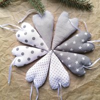8 Deko Herzen in Grau Und Weiß Aus Stoff Zum Hängen Für Die Herbstdeko // Landhausdeko Stoffherzen Als Weihnachtsdeko von OttosNadelkram