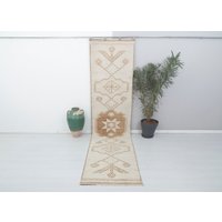 Handgewebter Teppich Läufer Oushak Beige & Creme | 3x30cm von OushakRugsARTS