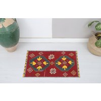 Rot Gelber Teppich, Kleiner Vintage Fußteppich, 70x30, Handgeknüpfter Wollteppich, 9232 von OushakRugsARTS
