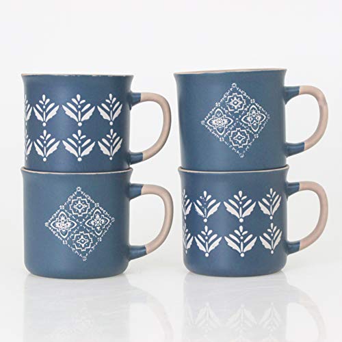 Steingut-Set mit 4 verschiedenen, blau-weißen Designs von Out of the blue