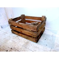 Holzkiste 59cm Transportkiste Weinkiste Kartoffelkiste Vintage von OutOfData