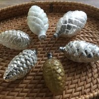 Vintage Glas Tannenzapfen Christbaumkugeln Christbaumschmuck von OutOfMyBarn