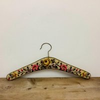 Vintage Nadelspitze Aufhänger Handgestickter Floraler Wandteppich von OutOfMyBarn