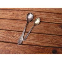 2Er Set Metall Löffel Silberfarbene Verschiedene Löffelgrößen Servierutensilien Griffe Blumenmotive Jugendstil Dekor von OutlivedMemories