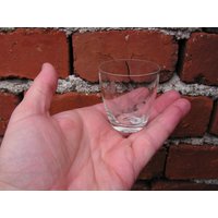 Jahrgang Erschossen Tassen Nicht Verwendet Set 4 Aus Glas Kleine Likörgläser Gravierte Glastassen Trinken Gläser Vodka von OutlivedMemories
