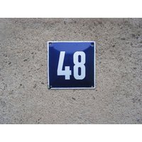 Vintage Blau Weißes Emaille Schild 48 Straße Hausnummer Plakette 11 cm Х Emailleplatte Emailliertes Wandbehänge von OutlivedMemories